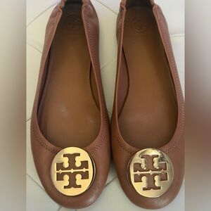 Tory Burch Women's Tan Flats with Gold Logo